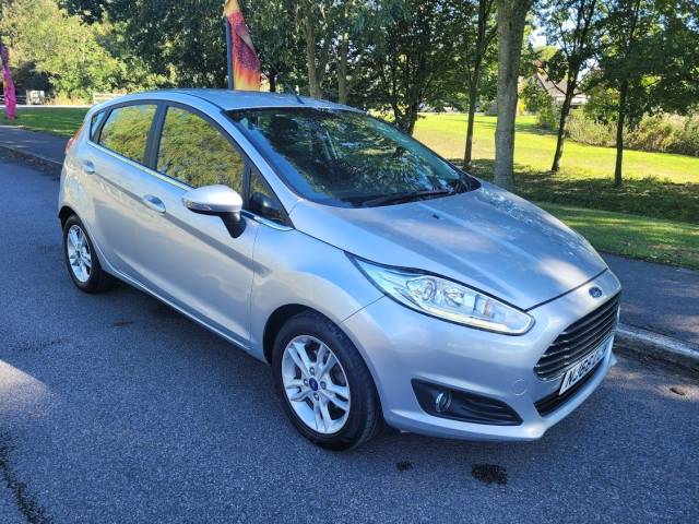 Ford Fiesta 1.25 82 Zetec 5dr Hatchback Petrol Silver