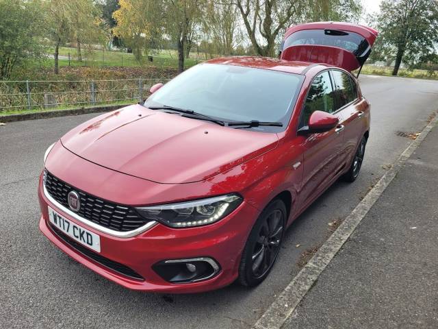 Fiat Tipo 1.4 Lounge 5dr Hatchback Petrol Red