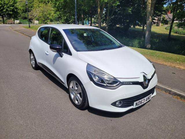 Renault Clio 1.2 16V Dynamique MediaNav 5dr Hatchback Petrol White